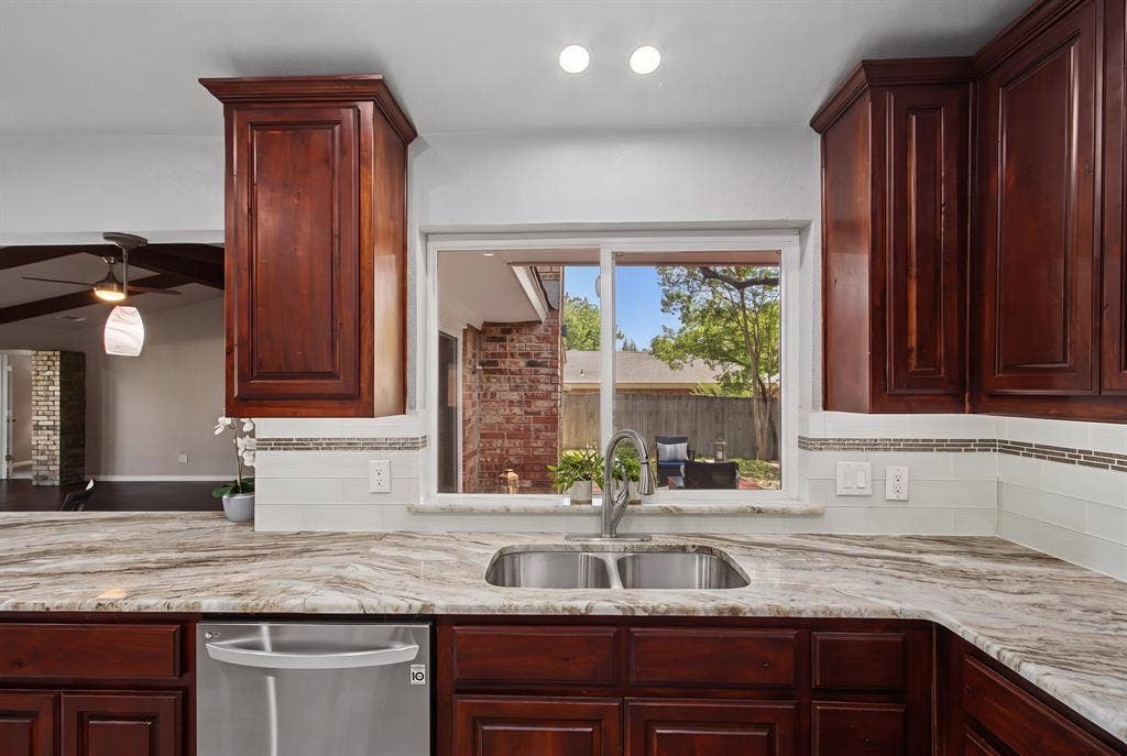2616 Pin Oak Lane, Plano, TX 75075 2616 Pin Oak Lane, Plano, TX 75075