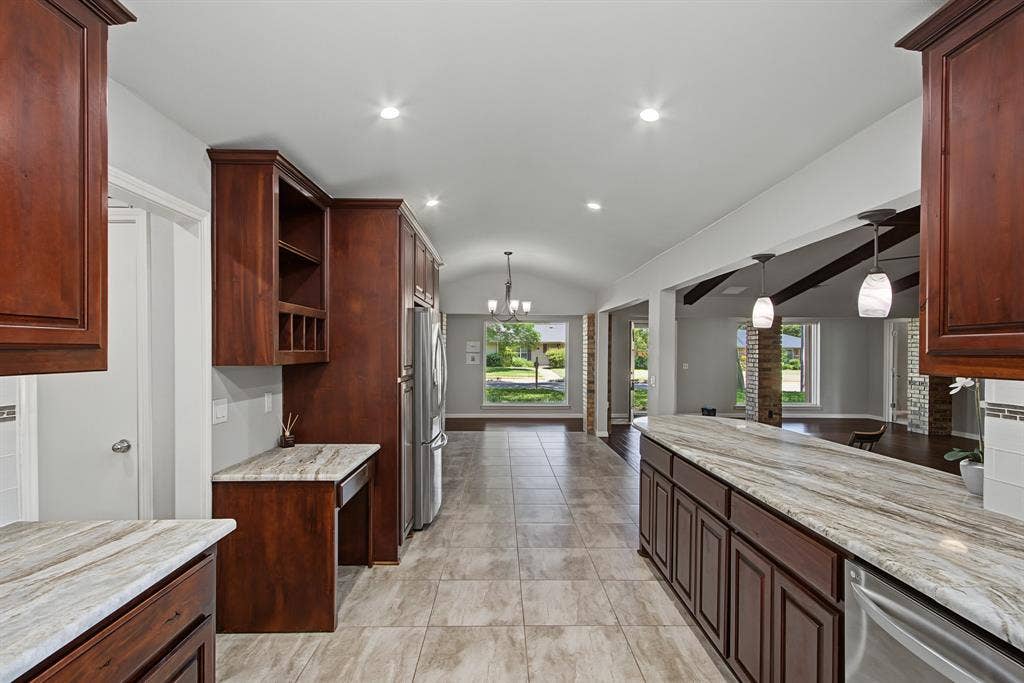 2616 Pin Oak Lane, Plano, TX 75075 2616 Pin Oak Lane, Plano, TX 75075