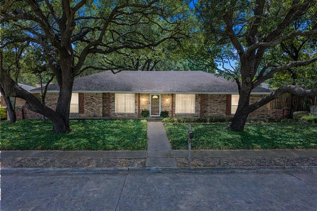 2616 Pin Oak Lane, Plano, TX 75075 2616 Pin Oak Lane, Plano, TX 75075