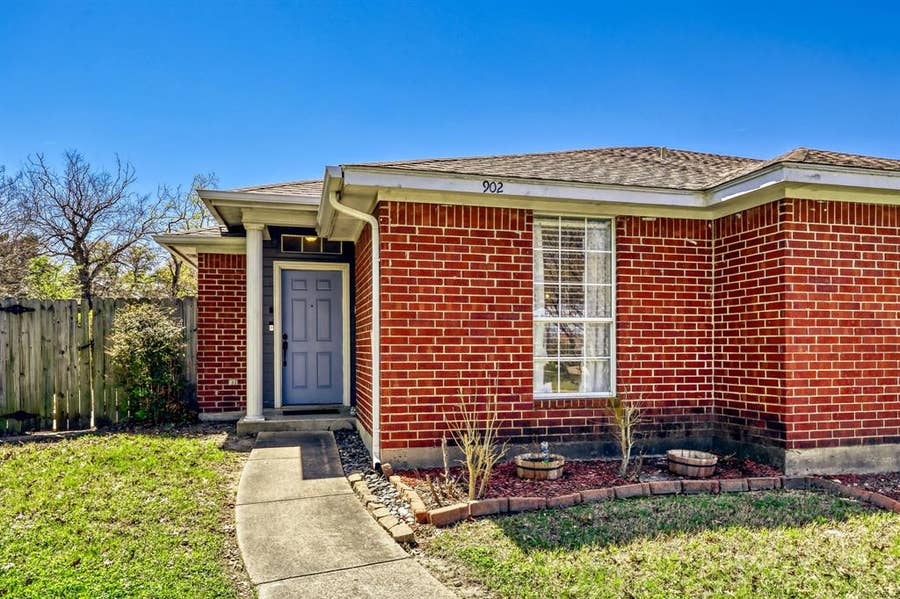 Property photo for 902 Teakwood Lane, DeSoto, TX