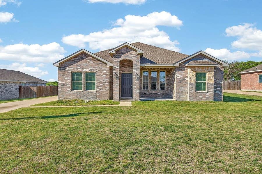 Property photo for 625 Green Mound Drive, Glenn Heights, TX