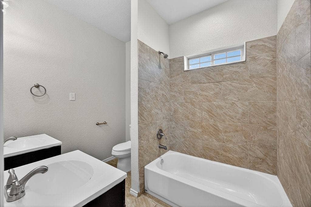 625 Green Mound Drive, Glenn Heights, TX 75154 Full bath featuring vanity, a textured wall, and shower / bath combination