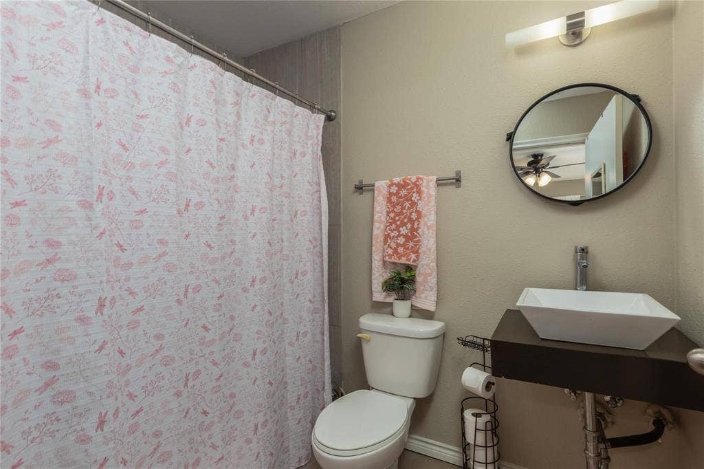 101 Spring Valley Circle, Azle, TX 76020 101 Spring Valley Circle, Azle, TX 76020
