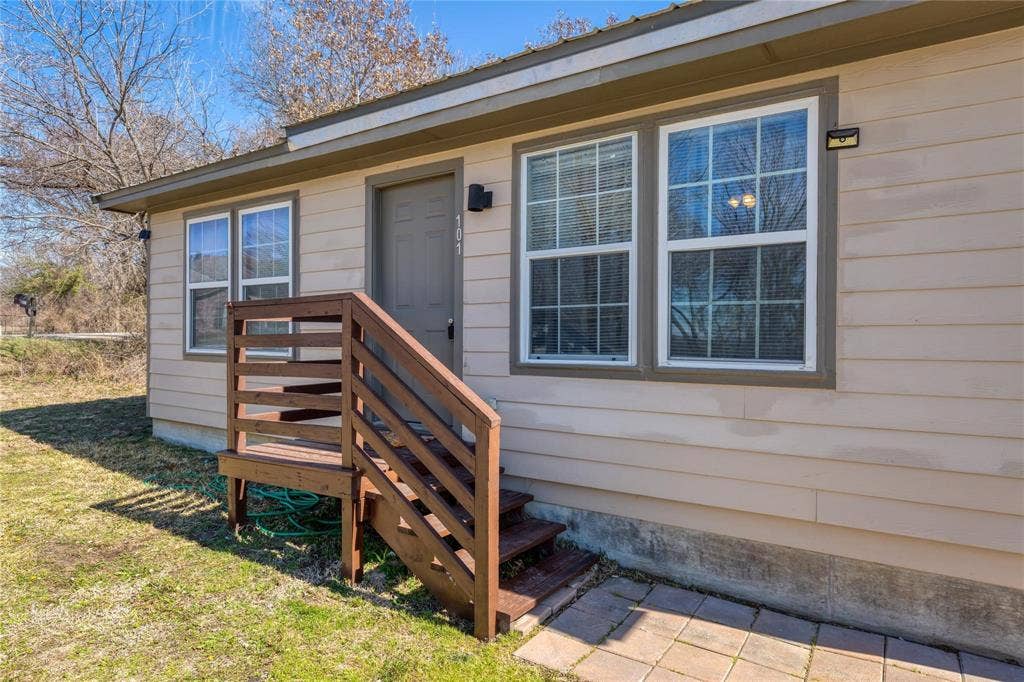 101 Spring Valley Circle, Azle, TX 76020 101 Spring Valley Circle, Azle, TX 76020