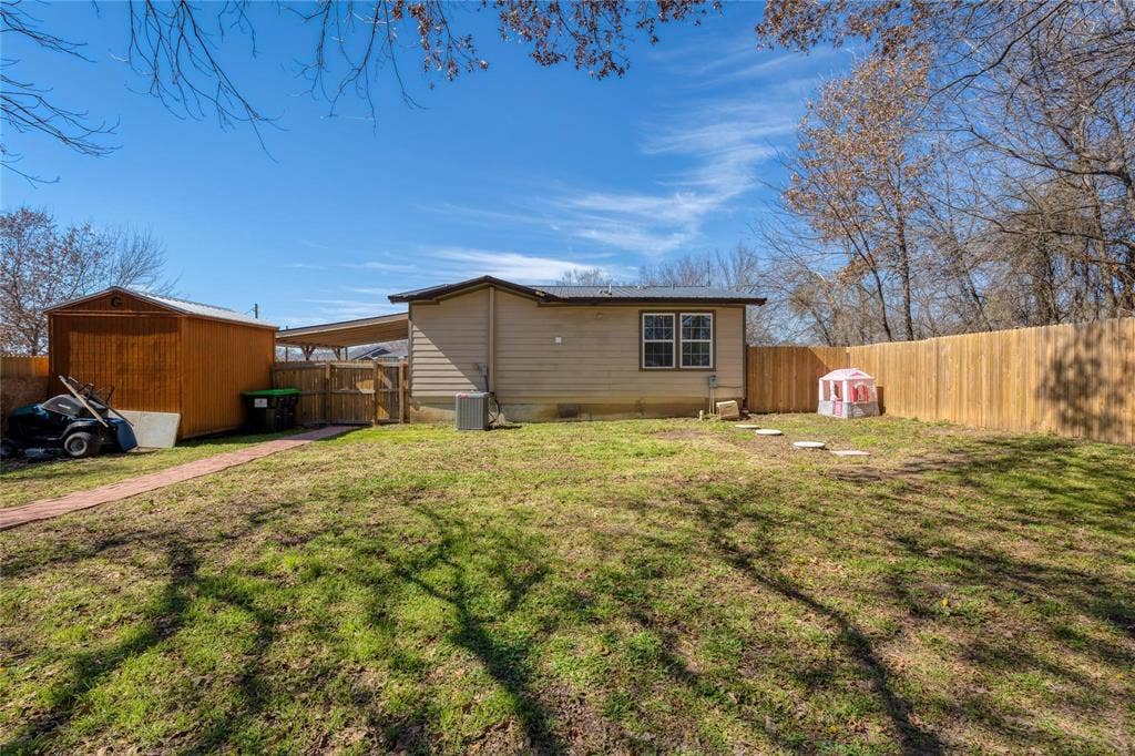 101 Spring Valley Circle, Azle, TX 76020 101 Spring Valley Circle, Azle, TX 76020