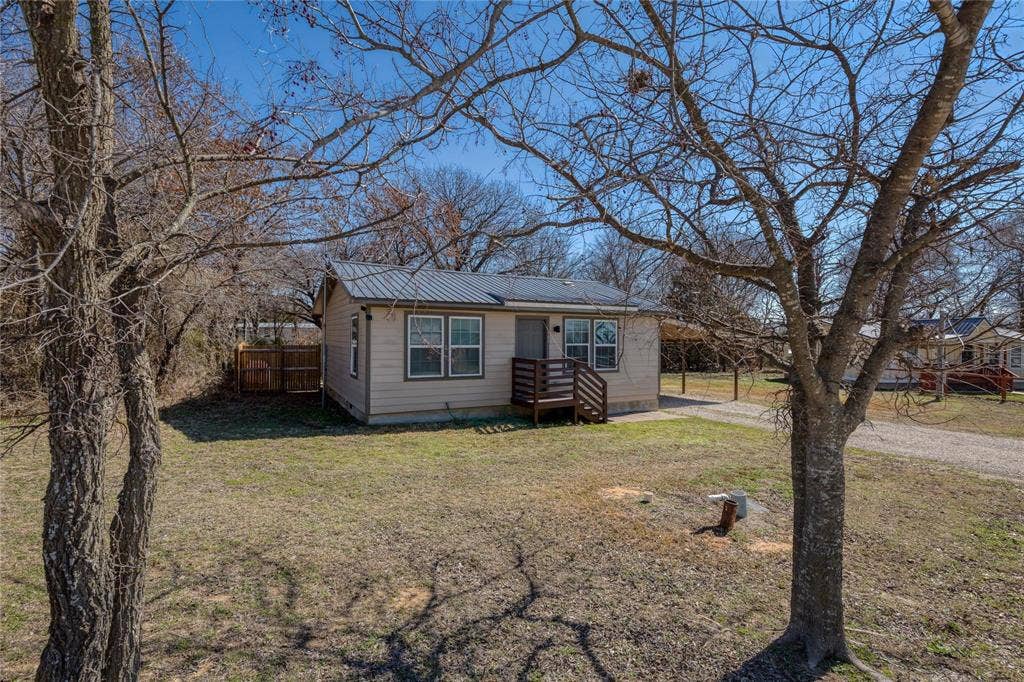 101 Spring Valley Circle, Azle, TX 76020 101 Spring Valley Circle, Azle, TX 76020