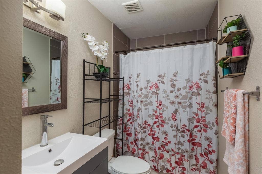 101 Spring Valley Circle, Azle, TX 76020 101 Spring Valley Circle, Azle, TX 76020
