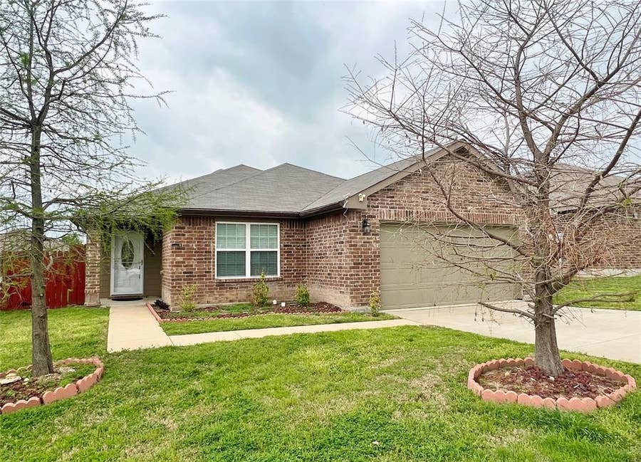 Property photo for 9925 Amaryllis Lane, Fort Worth, TX