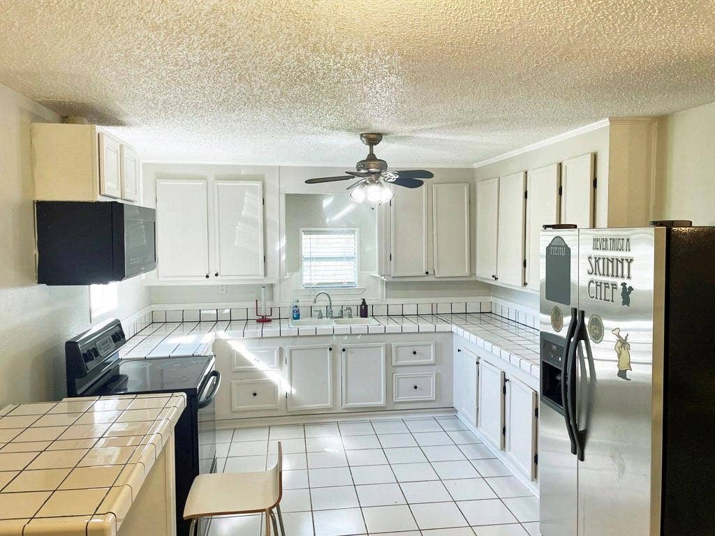 7961 County Road 4515, Larue, TX 75770 Kitchen