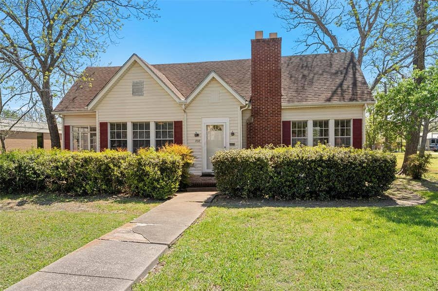 Property photo for 708 E Texas Avenue, Mart, TX