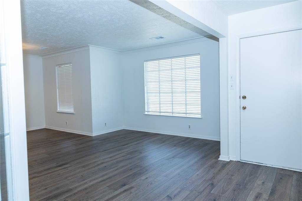 1860 Meadow Valley Lane, Dallas, TX 75232 Formal living and dining space just off front entry.