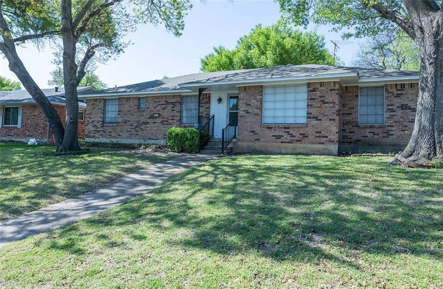 Property photo for 1860 Meadow Valley Lane, Dallas, TX