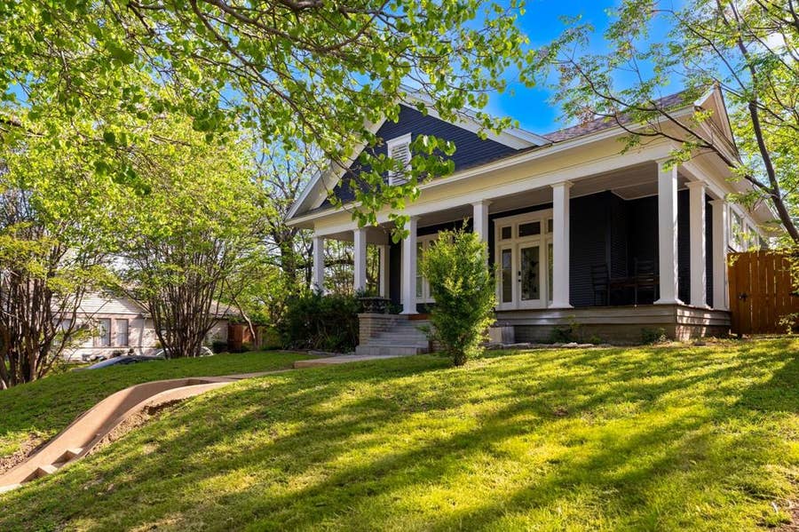 Property photo for 918 Elsbeth Street, Dallas, TX