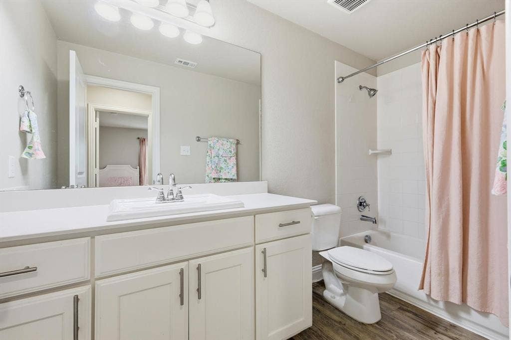 1212 Mount Olive Lane, Forney, TX 75126 Downstairs Hall bath