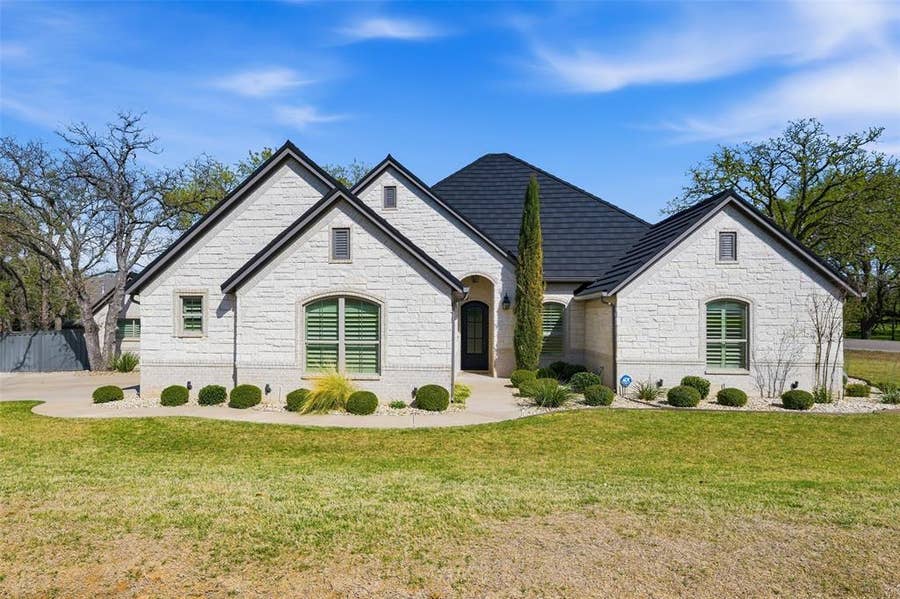 Property photo for 8501 Kingsley Circle, Granbury, TX