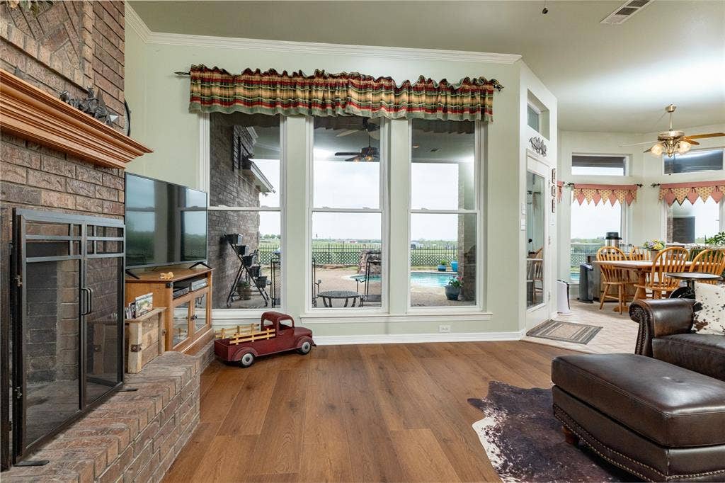 13435 Jackson Road, Krum, TX 76249