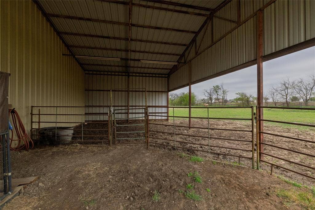 13435 Jackson Road, Krum, TX 76249