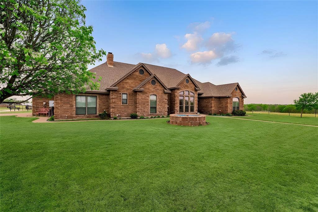 13435 Jackson Road, Krum, TX 76249