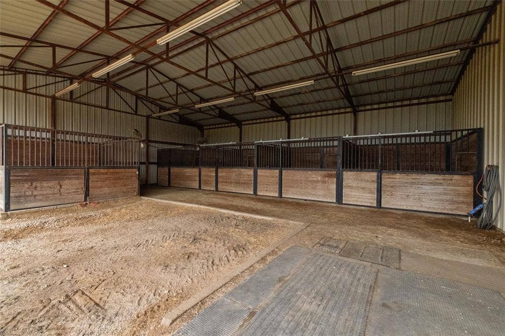 13435 Jackson Road, Krum, TX 76249