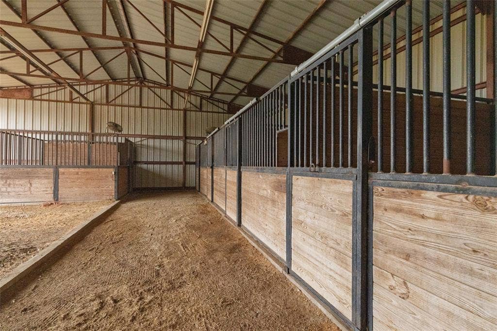 13435 Jackson Road, Krum, TX 76249