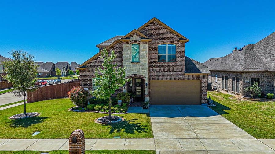 Property photo for 3030 Burgundy Lane, Midlothian, TX