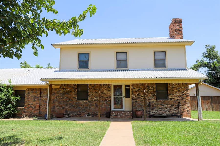 Property photo for 303 David Davis Drive, McGregor, TX