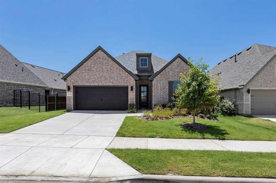 Property photo for 1733 Hillside Stroll Drive, Lavon, TX