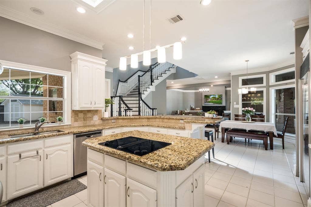 4637 Gladys Court, Plano, TX 75093 4637 Gladys Court, Plano, TX 75093