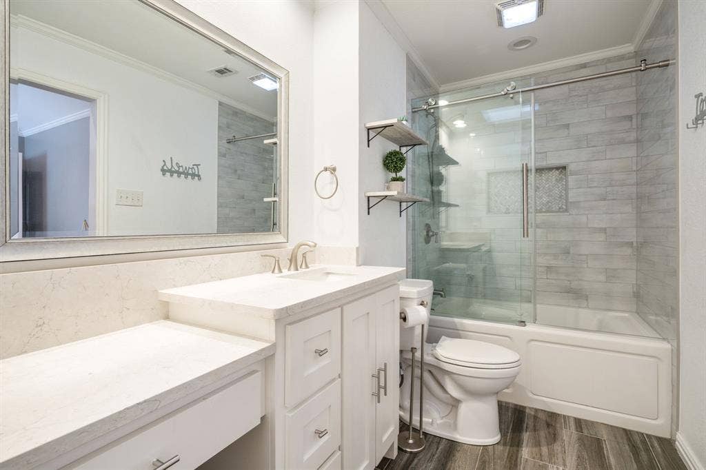 4637 Gladys Court, Plano, TX 75093 Ensuite Bath