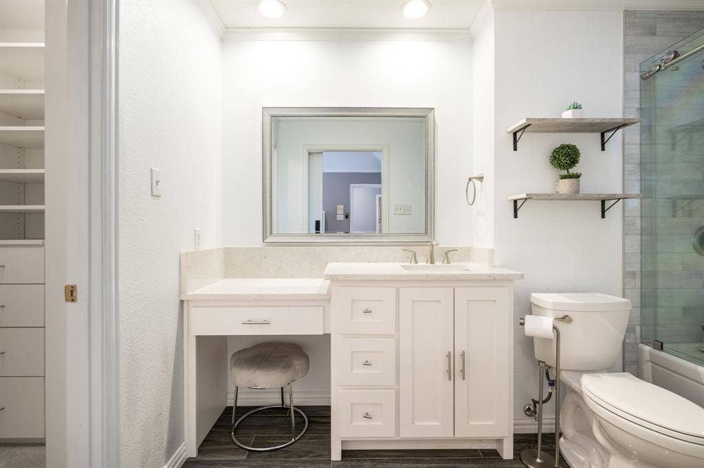 4637 Gladys Court, Plano, TX 75093 En Suite Bath