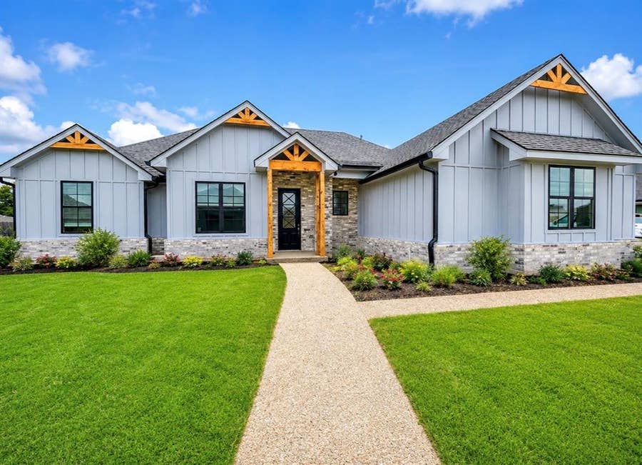 Property photo for 224 Fox Run Lane, Robinson, TX