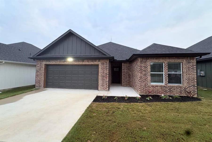 Property photo for 711 N College Street, West, TX