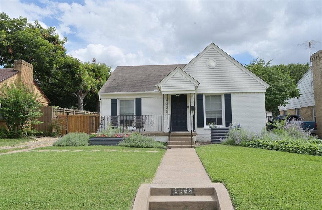Great curb appeal and nicely landscaping