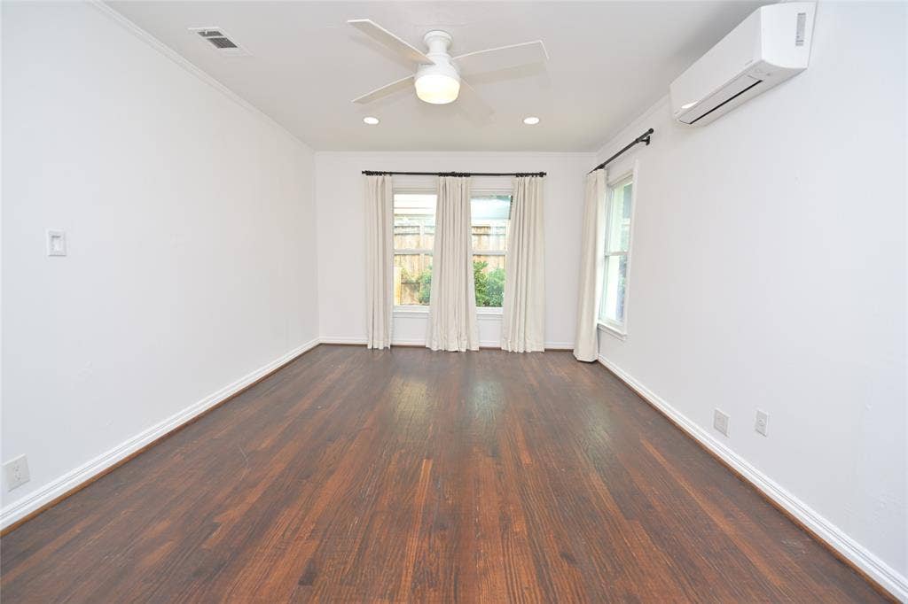 2226 Carnes Street, Dallas, TX 75208