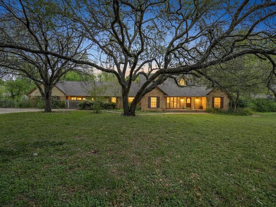 Property photo for 1406 Braewood Place, Duncanville, TX