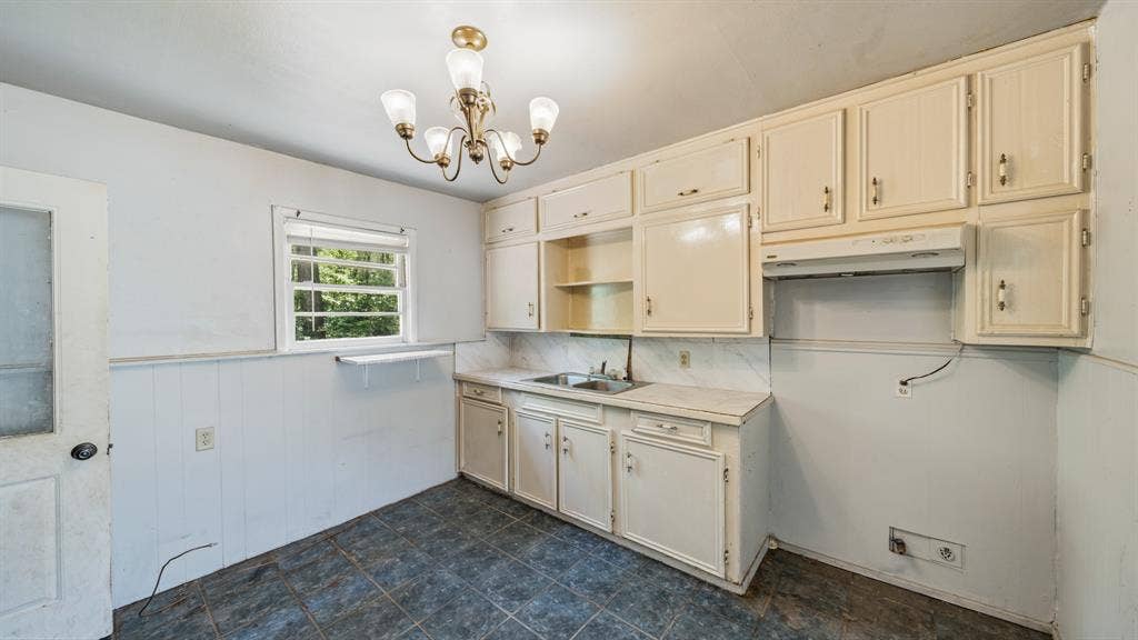 901 W Cayuga Drive, Athens, TX 75751 901 W Cayuga Drive, Athens, TX 75751