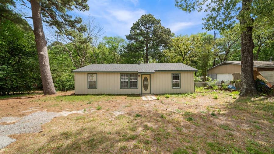 Property photo for 901 W Cayuga Drive, Athens, TX