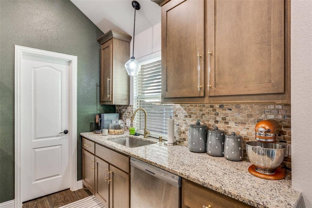 8228 Manx Point, Godley, TX 76044 8228 Manx Point, Godley, TX 76044