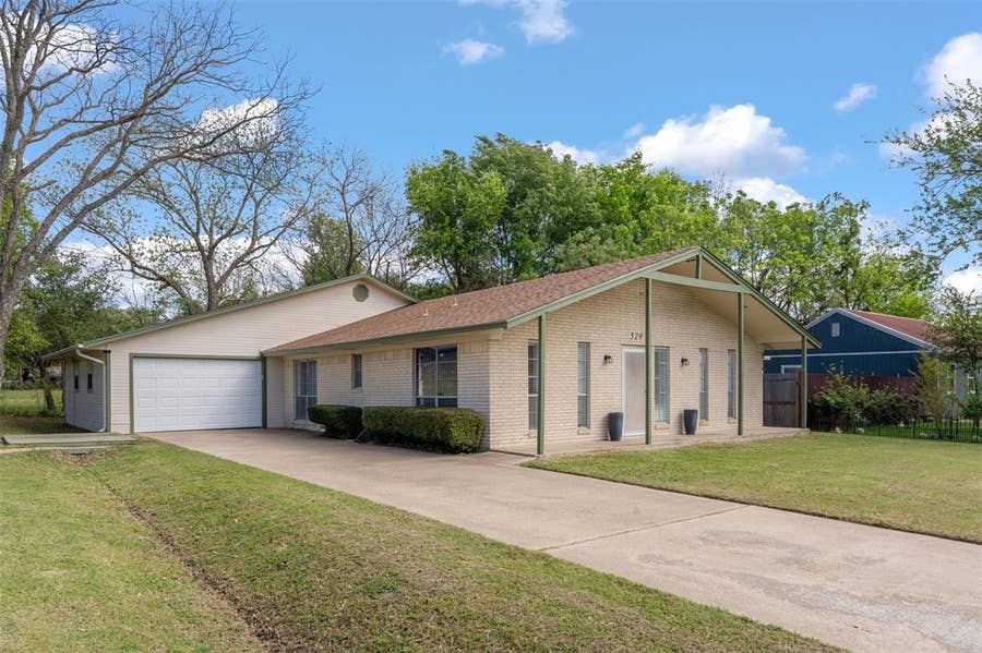 Property photo for 529 E Kempner, Mabank, TX