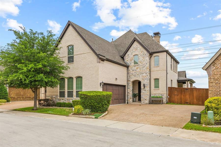 Property photo for 725 Royal Minister Boulevard, Lewisville, TX
