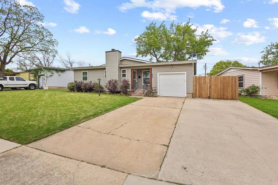 Property photo for 2550 Brandywine Drive, Farmers Branch, TX