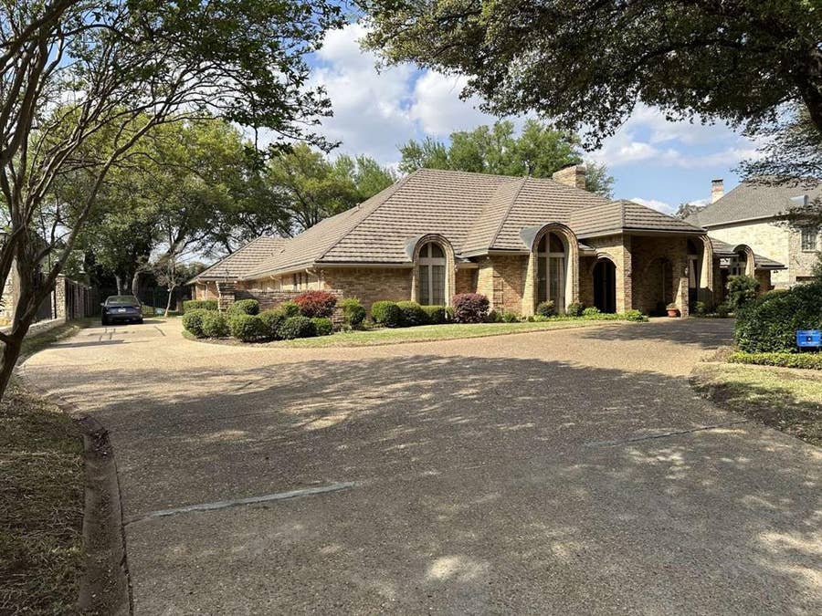 Property photo for 5321 Bent Tree Drive, Dallas, TX