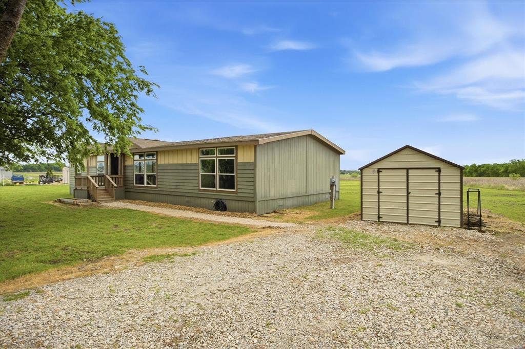 8645 County Road 1143, Celeste, TX 75423 4 bedroom/ 2 bath