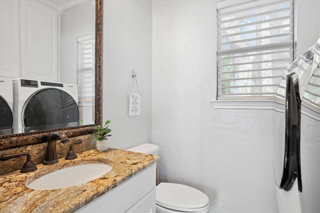 278 Shady Shores Drive, Mabank, TX 75156 Half bath and laundry room