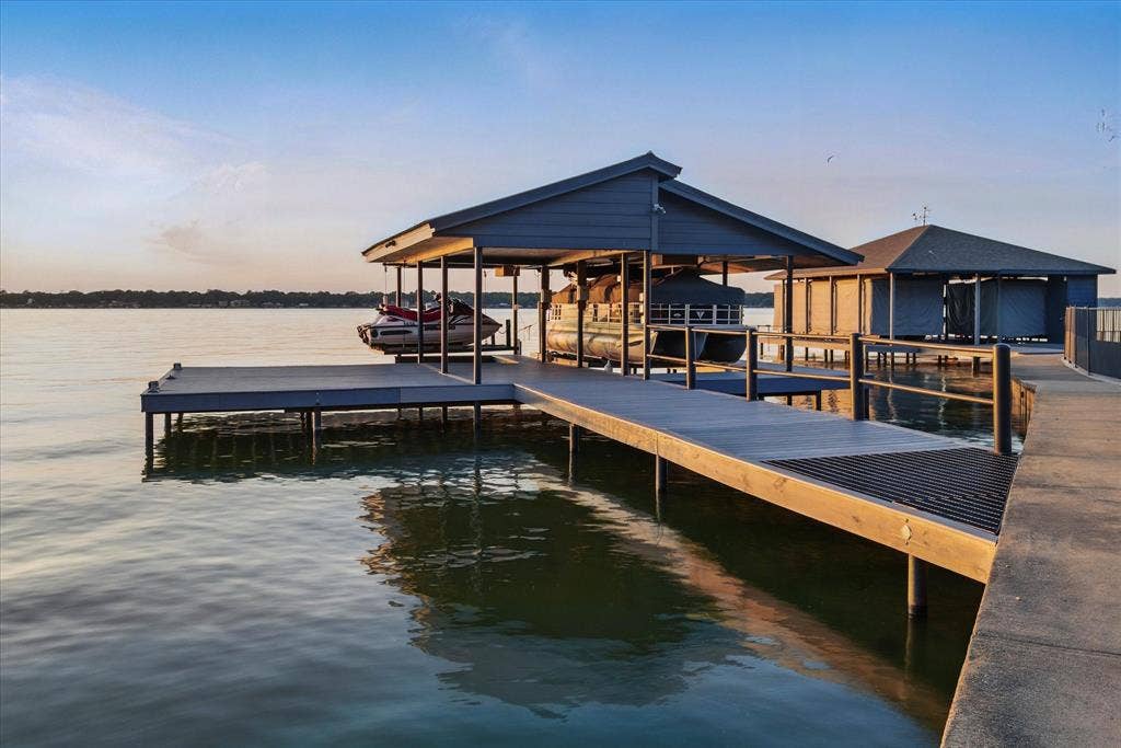278 Shady Shores Drive, Mabank, TX 75156 TREX Dock with extented seating area