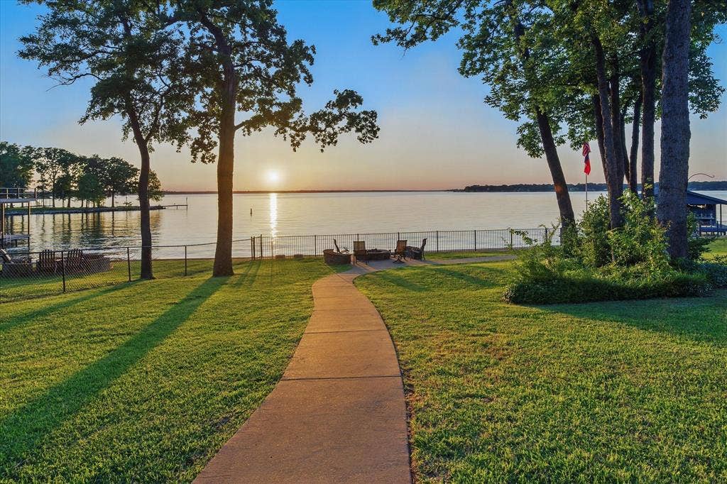 278 Shady Shores Drive, Mabank, TX 75156 Backyard waterfront sunset view