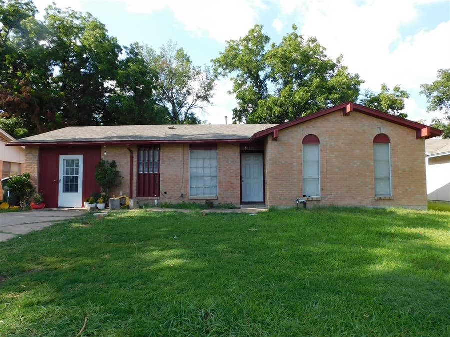 Property photo for 925 Shorecrest Drive, Garland, TX