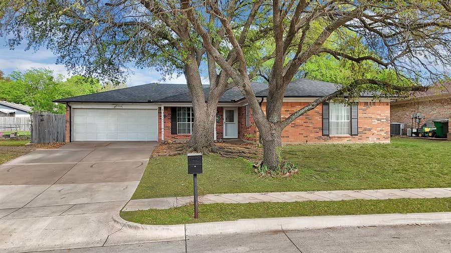 Property photo for 6305 Arthur Drive, Edgecliff Village, TX