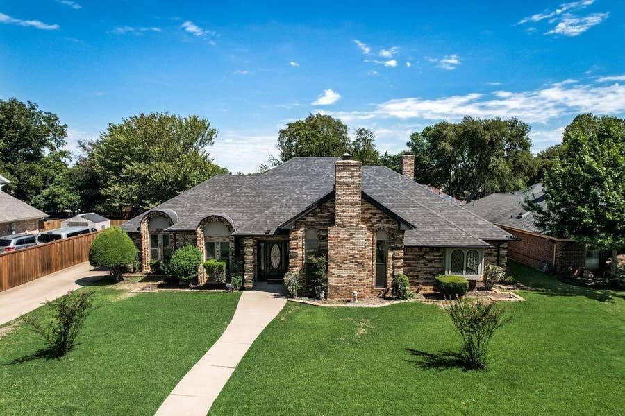Property photo for 1011 Briar Hill Circle, Duncanville, TX