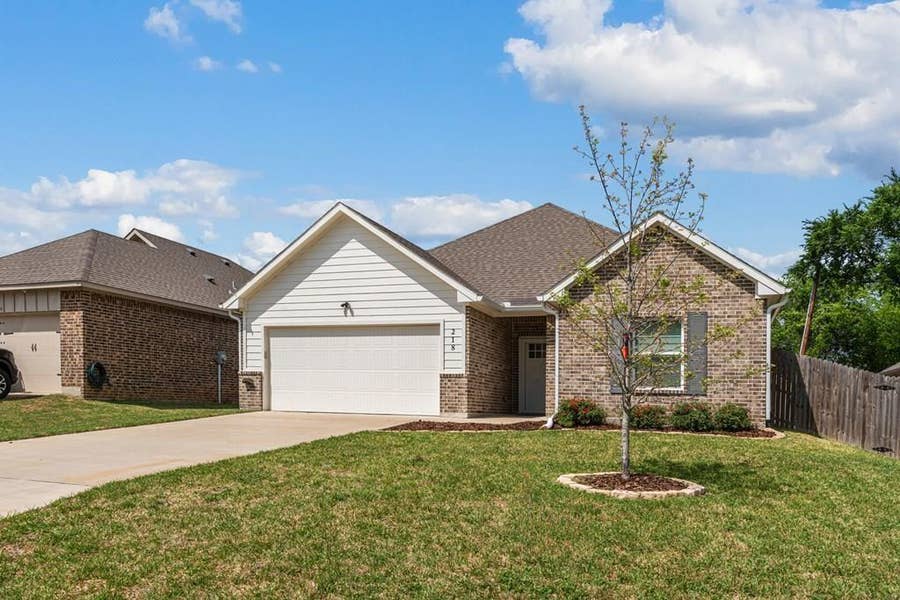 Property photo for 218 Skiff Drive, Gun Barrel City, TX